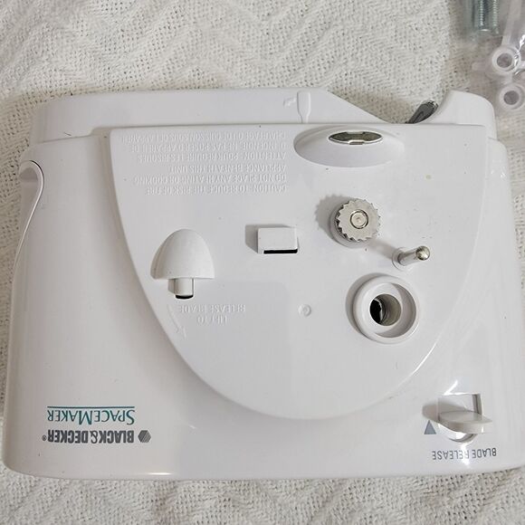 Black & Decker Spacemaker EC85 Under Cabinet Mount Can Opener W/Knife Sharpener - Picture 12 of 13